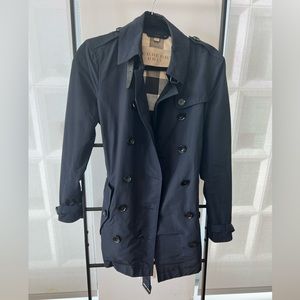 Burberry Short Chelsea Heritage Trench Coat - Size 6 - Coal Blue